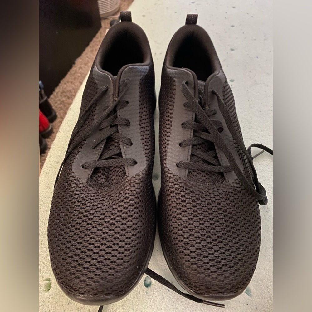 Skechers GoWalk Goga Max black walking shoes women’s 11. New without box